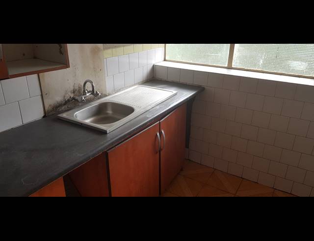 2 BEDROOM FLAT FOR SALE IN VEREENIGING CENTRAL